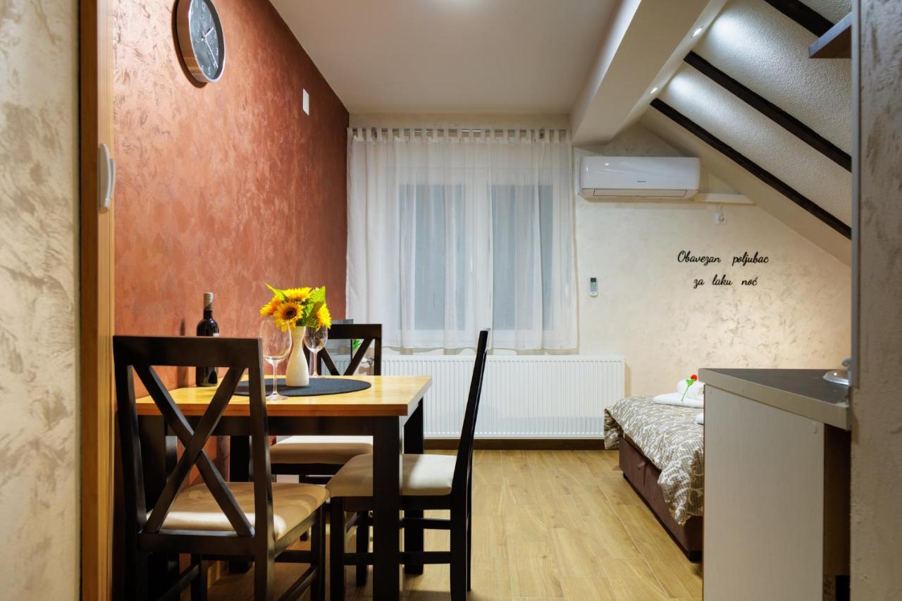 Apartmani Nina Golubăţ Exterior foto